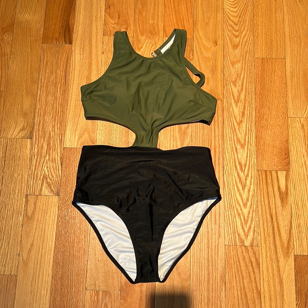CUPSHE one piece nwt size medium